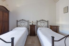 3279 Trullo Due Coni by Barbarhouse