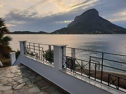 Beachside Retreat - Sleeps 4, Terrace & Views