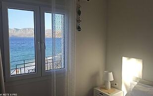 Beachside Retreat - Sleeps 4, Terrace & Views