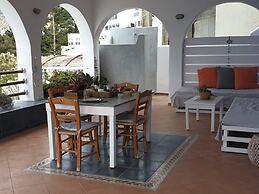 Apartment - Sleeps up to 10 & Beachfront Access