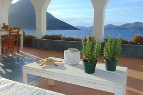 Apartment - Sleeps up to 10 & Beachfront Access