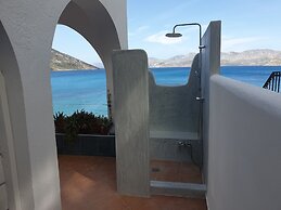 Apartment - Sleeps up to 10 & Beachfront Access