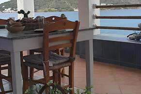Apartment - Sleeps up to 10 & Beachfront Access