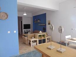 Apartment - Sleeps up to 10 & Beachfront Access