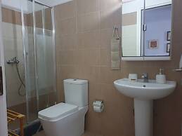 Apartment - Sleeps up to 10 & Beachfront Access