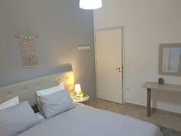 Apartment - Sleeps up to 10 & Beachfront Access