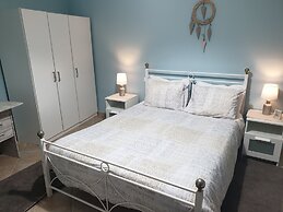 Apartment - Sleeps up to 10 & Beachfront Access
