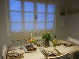 Apartment - Sleeps up to 10 & Beachfront Access