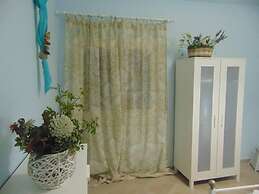 Apartment - Sleeps up to 10 & Beachfront Access