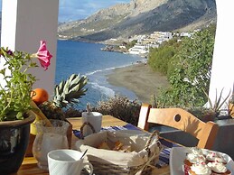 Apartment - Sleeps up to 10 & Beachfront Access
