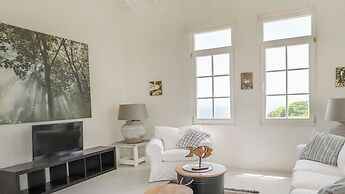 Whale Tails Island Suites & Villas