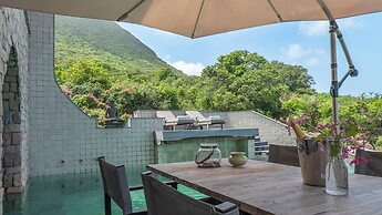 Whale Tails Island Suites & Villas