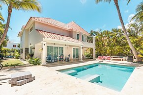 Cozy 3br-villa w Pool BBQ in Punta Cana