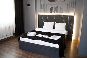 Lions Suit Hotel
