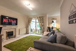 South Downs retreat house with parking