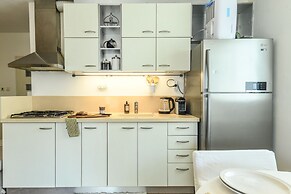Boutique 1BR Apt with parking