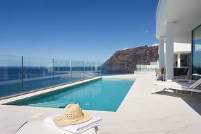 Crystal I Luxury Apartments