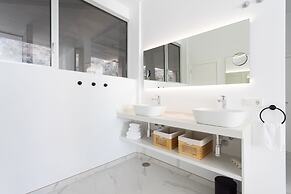 Crystal I Luxury Apartments