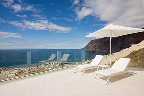 Crystal I Luxury Apartments