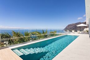 Crystal I Luxury Apartments
