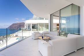 Crystal I Luxury Apartments