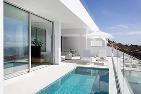Crystal I Luxury Apartments