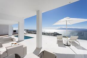 Crystal I Luxury Apartments
