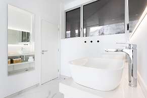 Crystal I Luxury Apartments