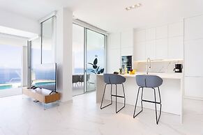 Crystal I Luxury Apartments