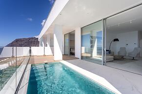 Crystal I Luxury Apartments