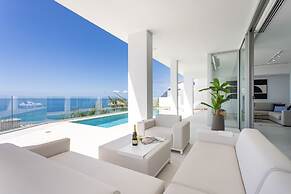 Crystal I Luxury Apartments