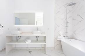 Crystal I Luxury Apartments