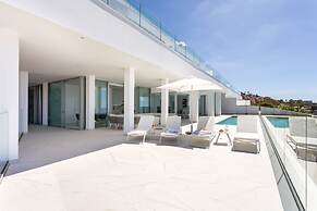 Crystal I Luxury Apartments
