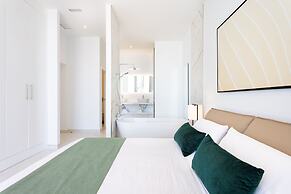 Crystal I Luxury Apartments