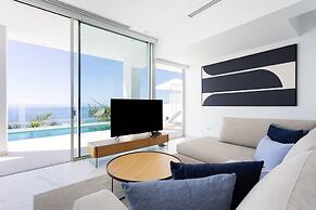 Crystal I Luxury Apartments