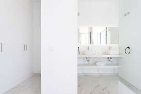 Crystal I Luxury Apartments