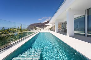 Crystal I Luxury Apartments