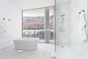 Crystal I Luxury Apartments