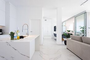Crystal I Luxury Apartments