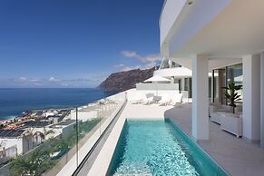 Crystal I Luxury Apartments