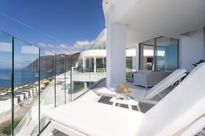 Crystal I Luxury Apartments