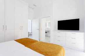 Crystal I Luxury Apartments