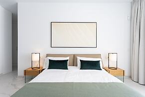 Crystal I Luxury Apartments