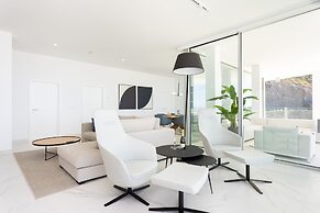 Crystal I Luxury Apartments