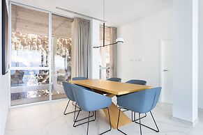 Crystal I Luxury Apartments