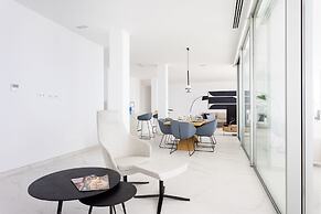 Crystal I Luxury Apartments