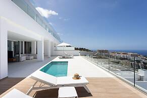 Crystal I Luxury Apartments