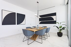 Crystal I Luxury Apartments