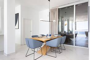 Crystal I Luxury Apartments