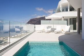 Crystal I Luxury Apartments